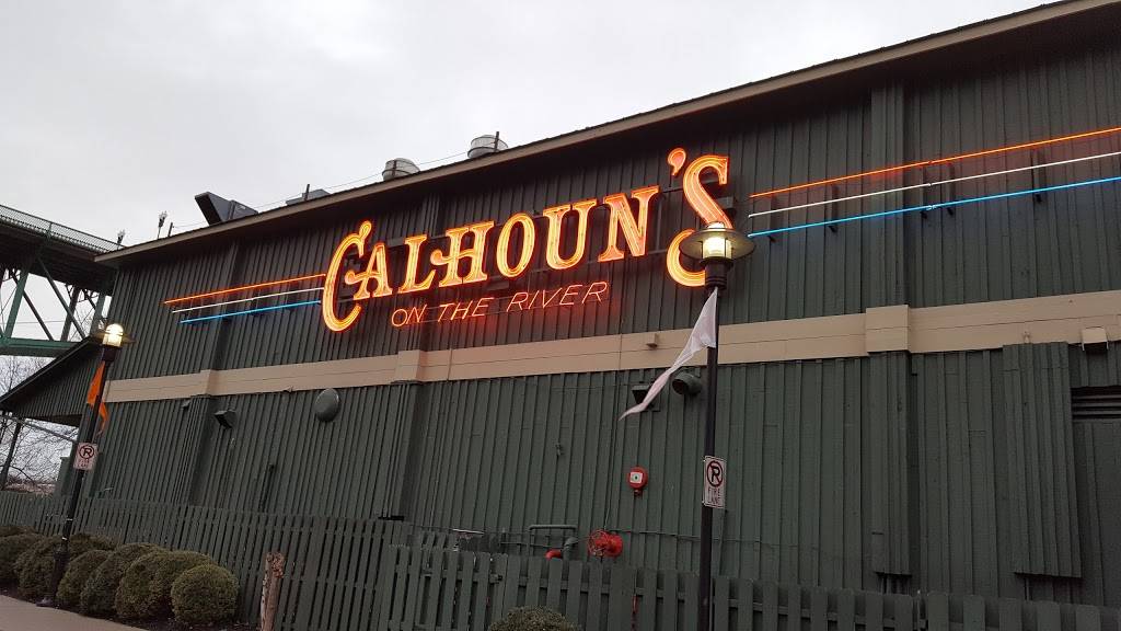 Calhouns On The River | restaurant | 400 Neyland Dr, Knoxville, TN 37902, USA | 8656733355 OR +1 865-673-3355