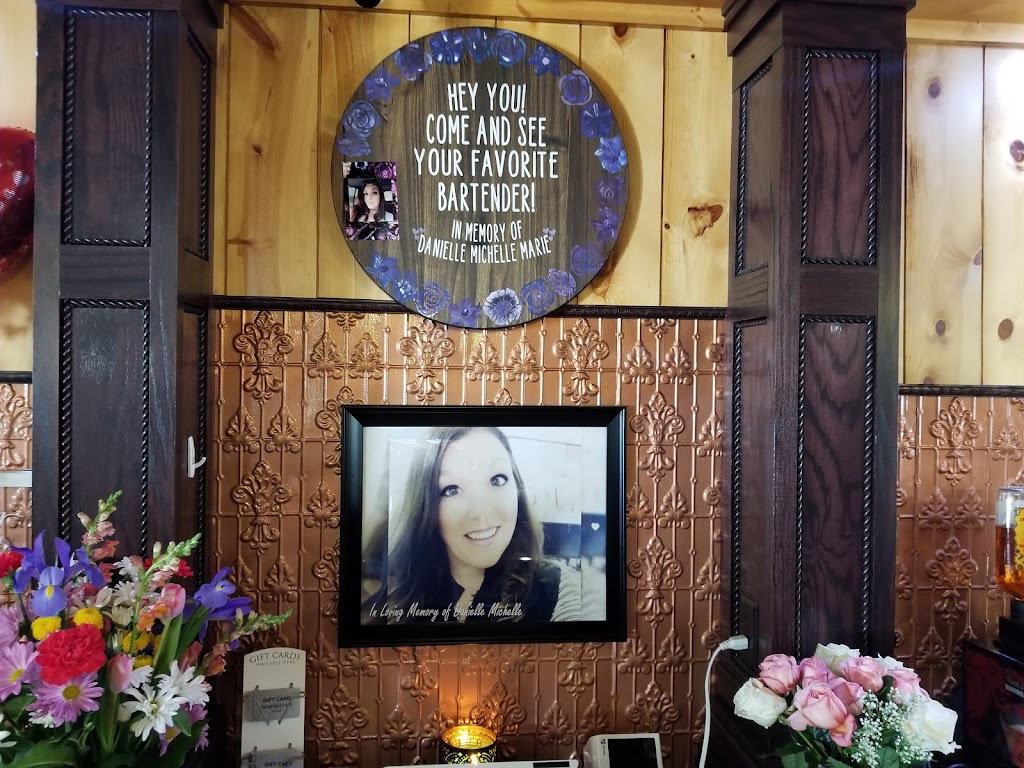 Snowballs Bar | meal takeaway | 463 E Wall St, Ellsworth, WI 54011, USA | 7152735174 OR +1 715-273-5174