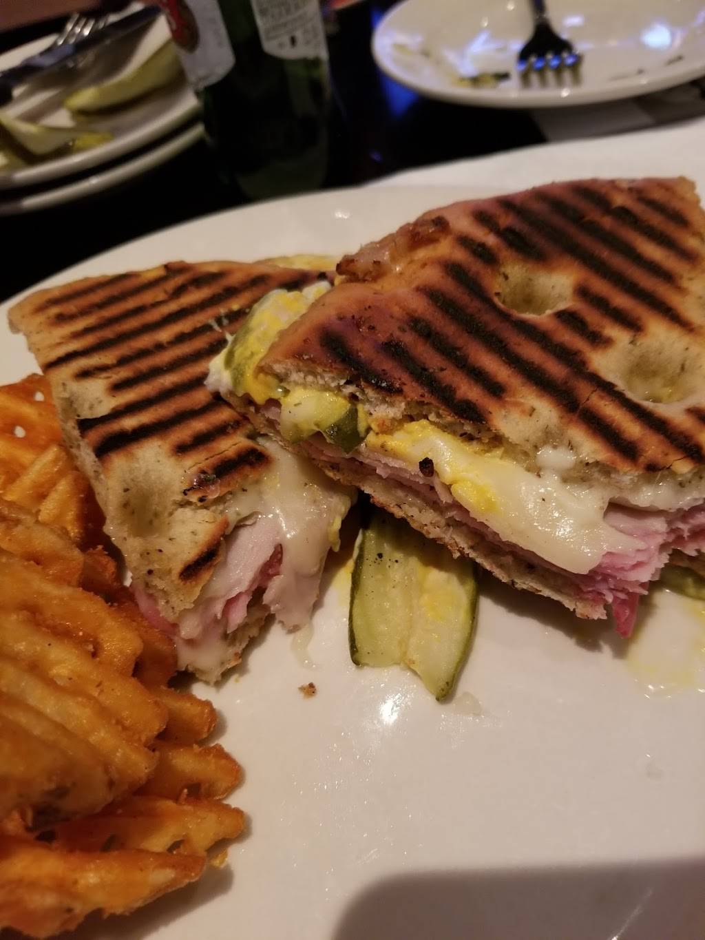 King Street Grille | restaurant | 1136 Hungry Neck Blvd, Mt Pleasant, SC 29464, USA | 8432167272 OR +1 843-216-7272