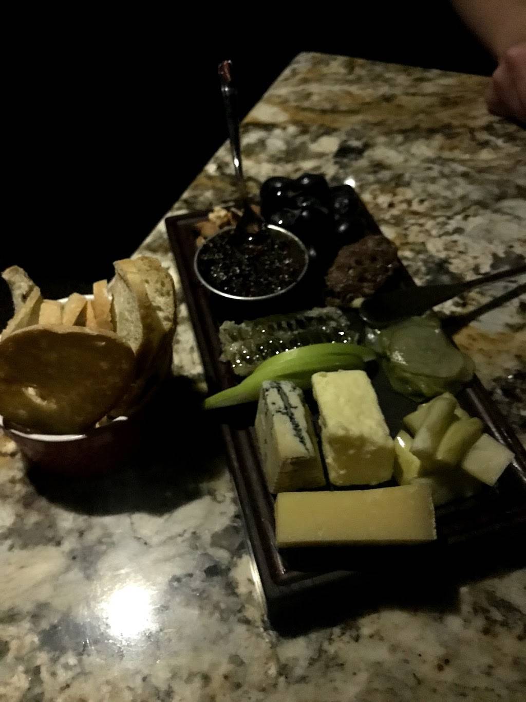 Food & Beverage | restaurant | 2090 Wyandotte St E B, Windsor, ON N8Y 5B2, Canada | 5199158147 OR +1 519-915-8147