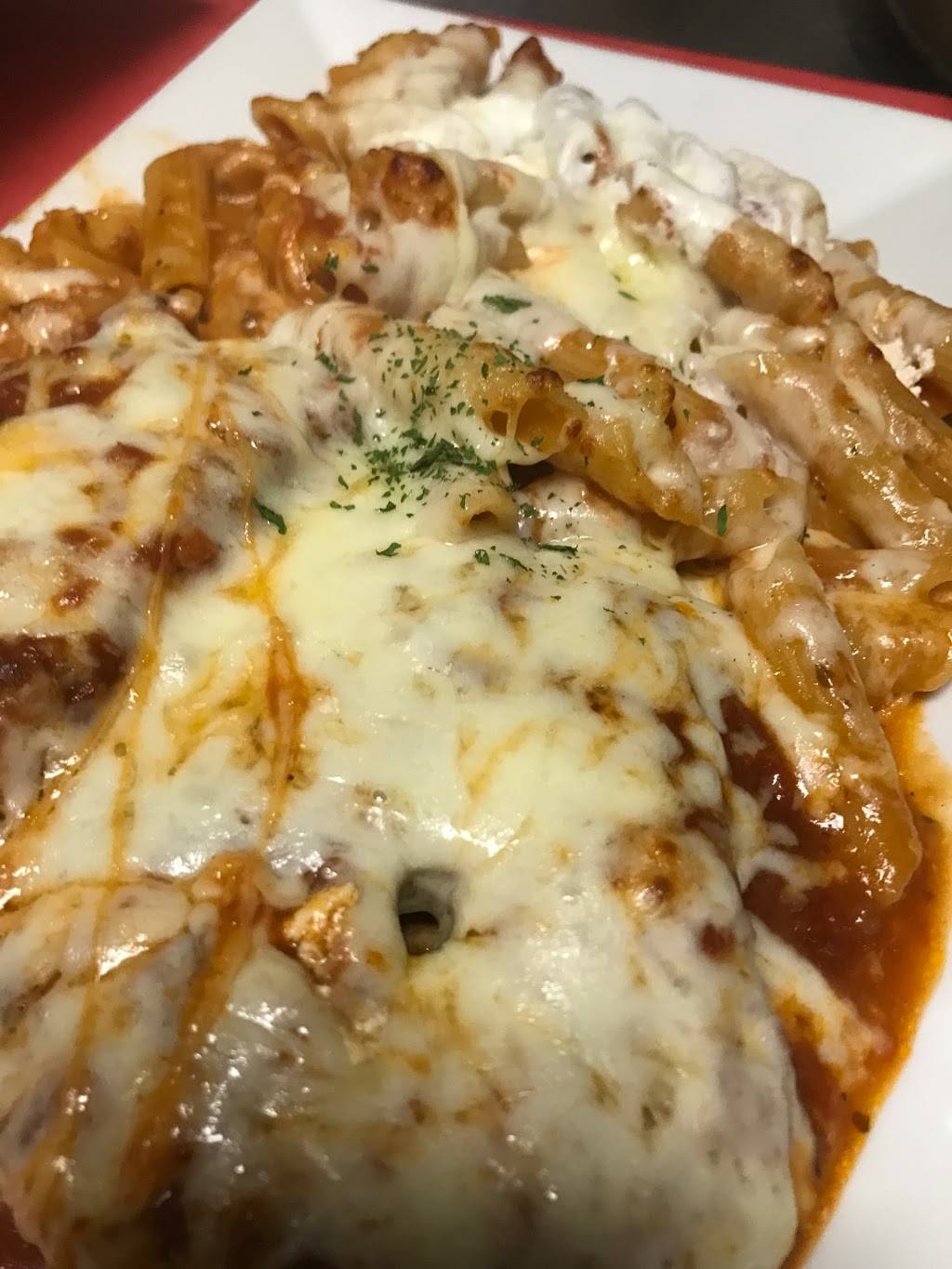 Primaveras Pizzeria & Restaurant | restaurant | 170 E Montauk Hwy, Lindenhurst, NY 11757, USA | 6319918118 OR +1 631-991-8118