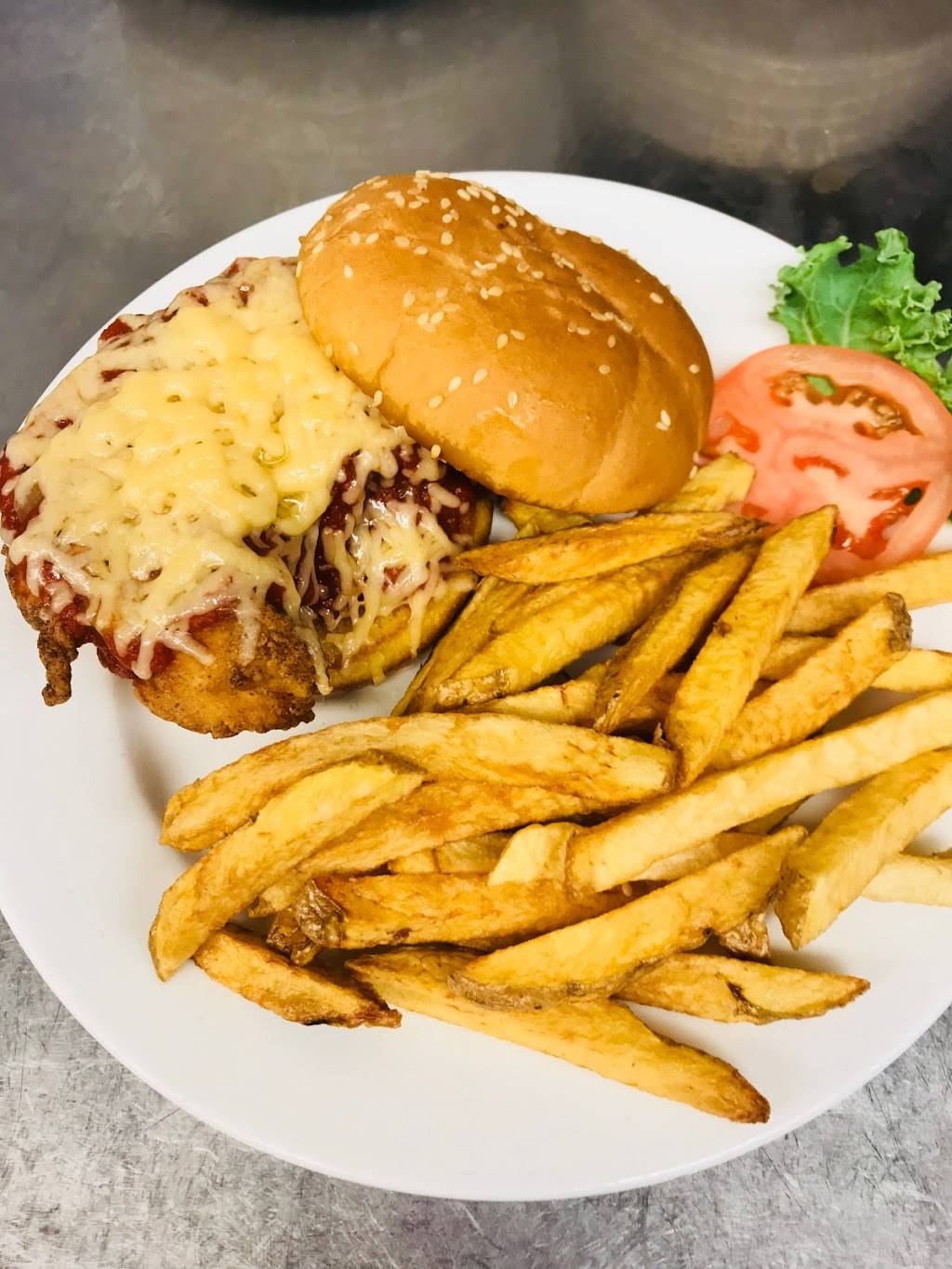 Anglers Restaurant | restaurant | 542 Elm St, Newport, ME 04953, USA | 2073683374 OR +1 207-368-3374