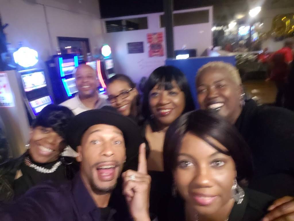 Aces Cafe | restaurant | 4838 183rd St, Country Club Hills, IL 60478, USA | 7089917174 OR +1 708-991-7174