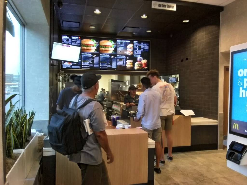McDonalds | cafe | 1563 N Wells St, Chicago, IL 60610, USA | 3122662633 OR +1 312-266-2633