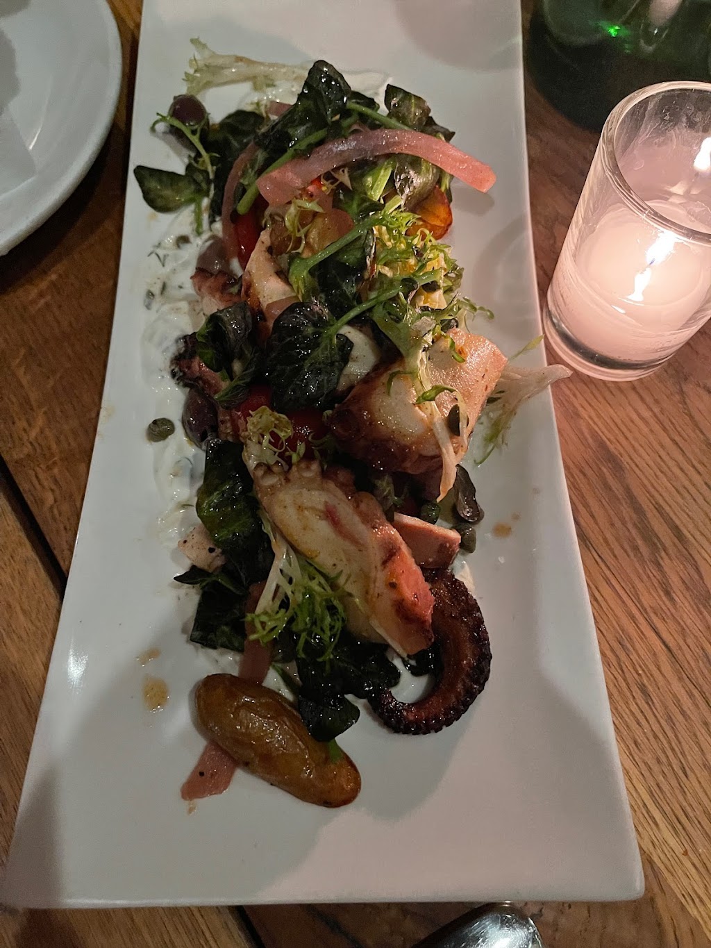 The Warren | restaurant | 131 Christopher St, New York, NY 10014, USA | 2122431311 OR +1 212-243-1311