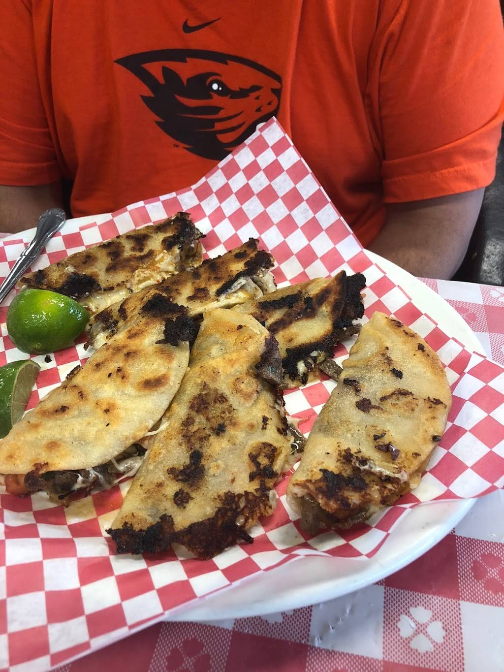 7 Mares Restaurant | restaurant | 595 N Pacific Hwy, Woodburn, OR 97071, USA | 5039823838 OR +1 503-982-3838