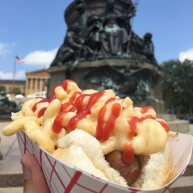 Mac Mart | restaurant | 104 S 18th St, Philadelphia, PA 19103, USA | 2154446144 OR +1 215-444-6144