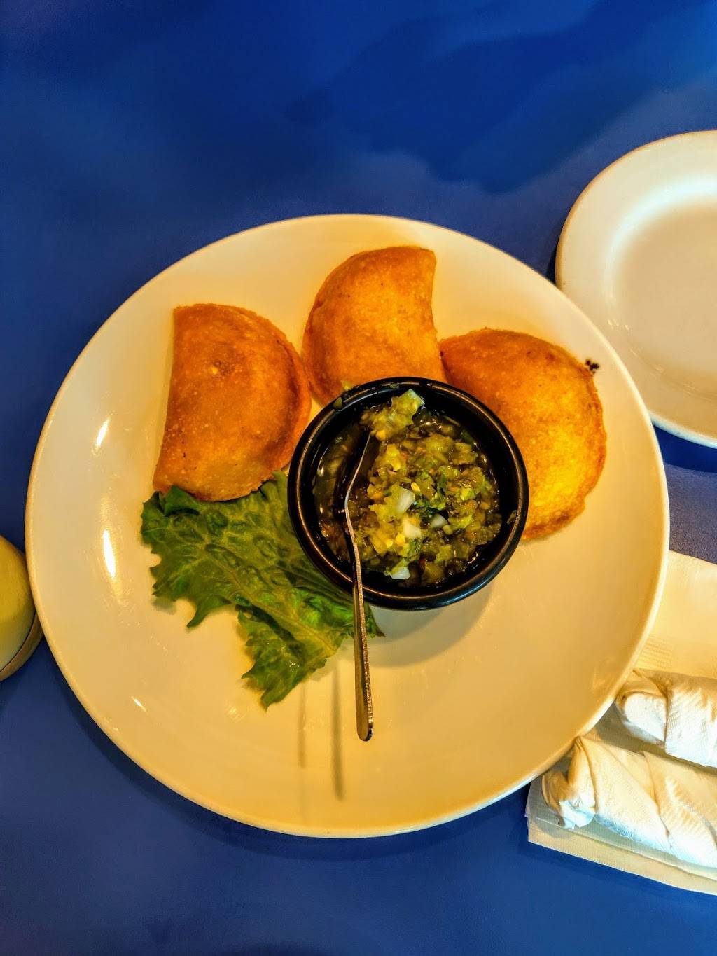 Monos Colombian Restaurant | restaurant | 7330 Southwest Fwy, Houston, TX 77074, USA | 7137731996 OR +1 713-773-1996