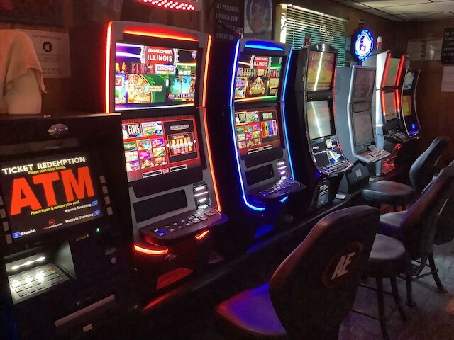 Snookers Sports Bar & Grill | restaurant | 23962 Strip Mine Rd, Wilmington, IL 60481, USA | 8154769099 OR +1 815-476-9099