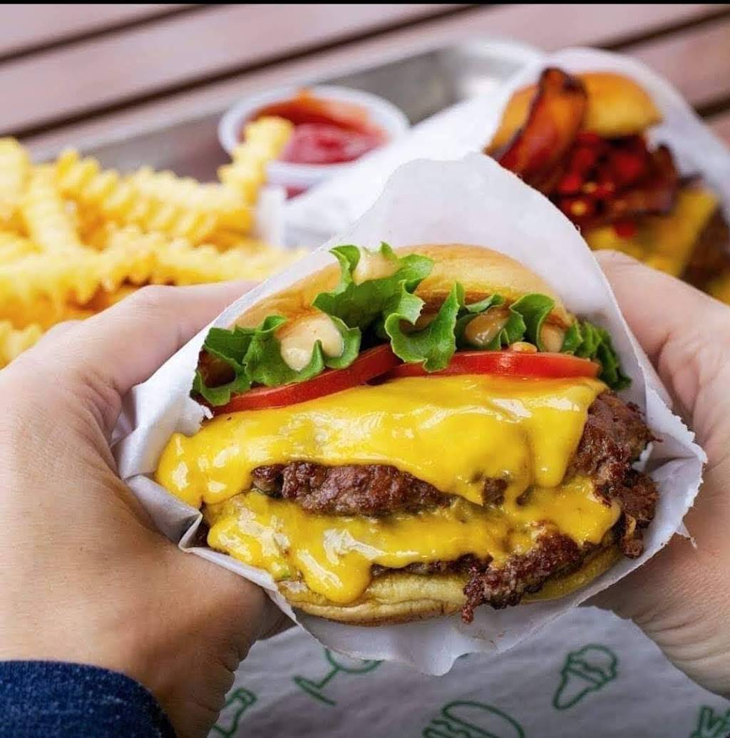 Shake Shack | restaurant | 795 Haddonfield Rd, Cherry Hill, NJ 08002, USA | 8563829870 OR +1 856-382-9870