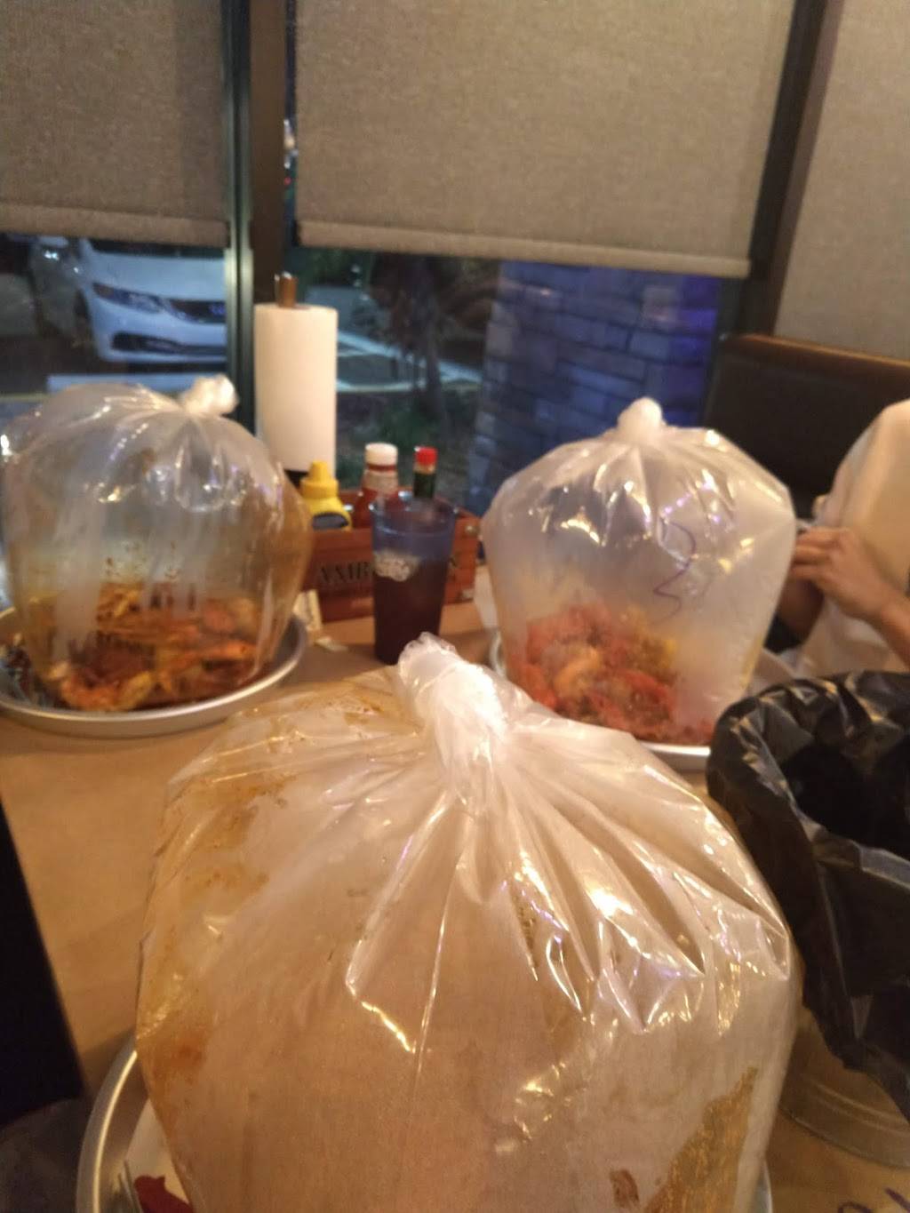 Crafty Crab | restaurant | 14391 N Dale Mabry Hwy, Tampa, FL 33618, USA | 8135336033 OR +1 813-533-6033