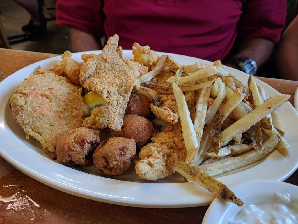 Fish Pond Restaurant | restaurant | 17091 TX-75, Willis, TX 77378, USA | 9363448800 OR +1 936-344-8800