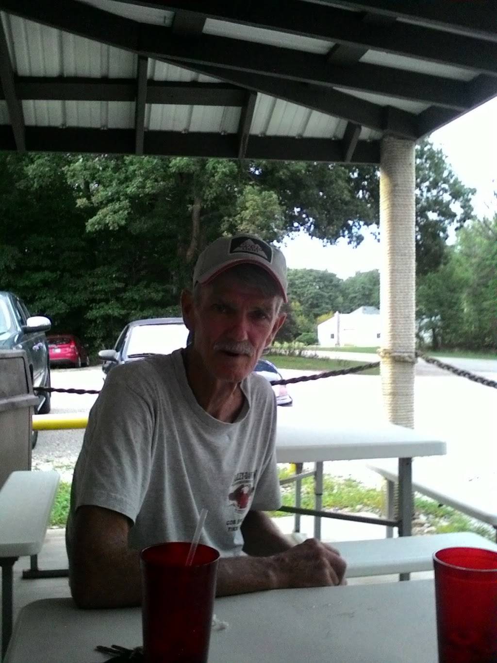 Beer Cooler Pub And Grub LLC | restaurant | 6611 S Old US Hwy 63, Hillsdale, IN 47854, USA | 7652450555 OR +1 765-245-0555