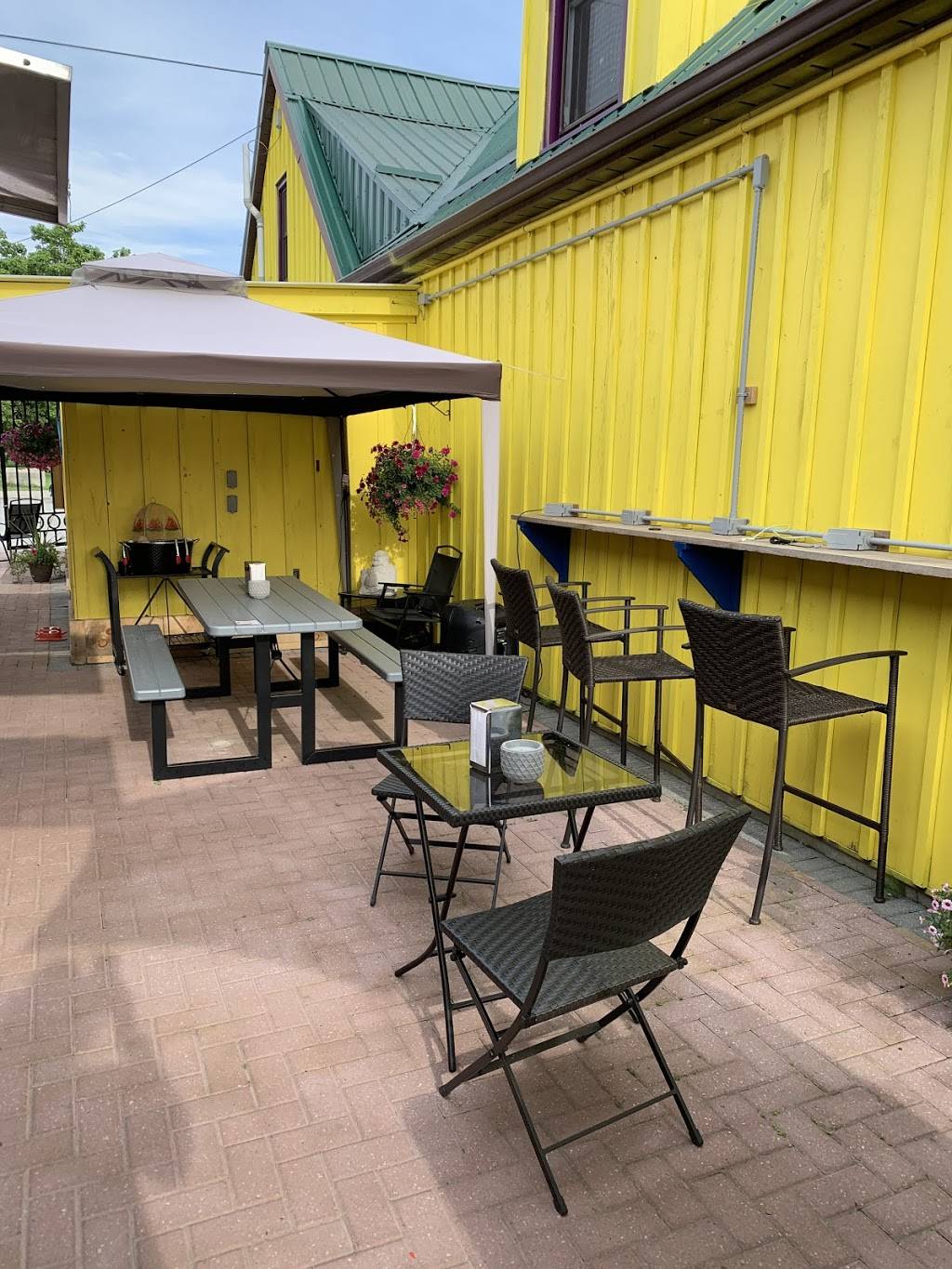 Big Joes Q | restaurant | 31.5 Robinson St, Port Burwell, ON N0J 1T0, Canada | 2262365146 OR +1 226-236-5146