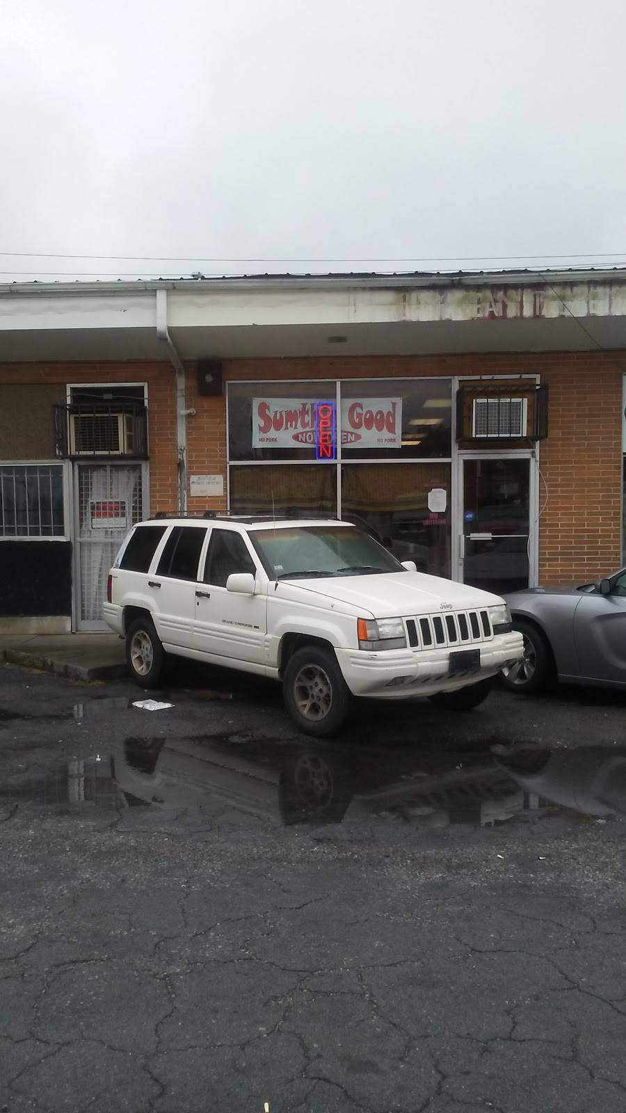 Sumthin Good | restaurant | 2017 Avenue F, Birmingham, AL 35218, USA | 2059008559 OR +1 205-900-8559