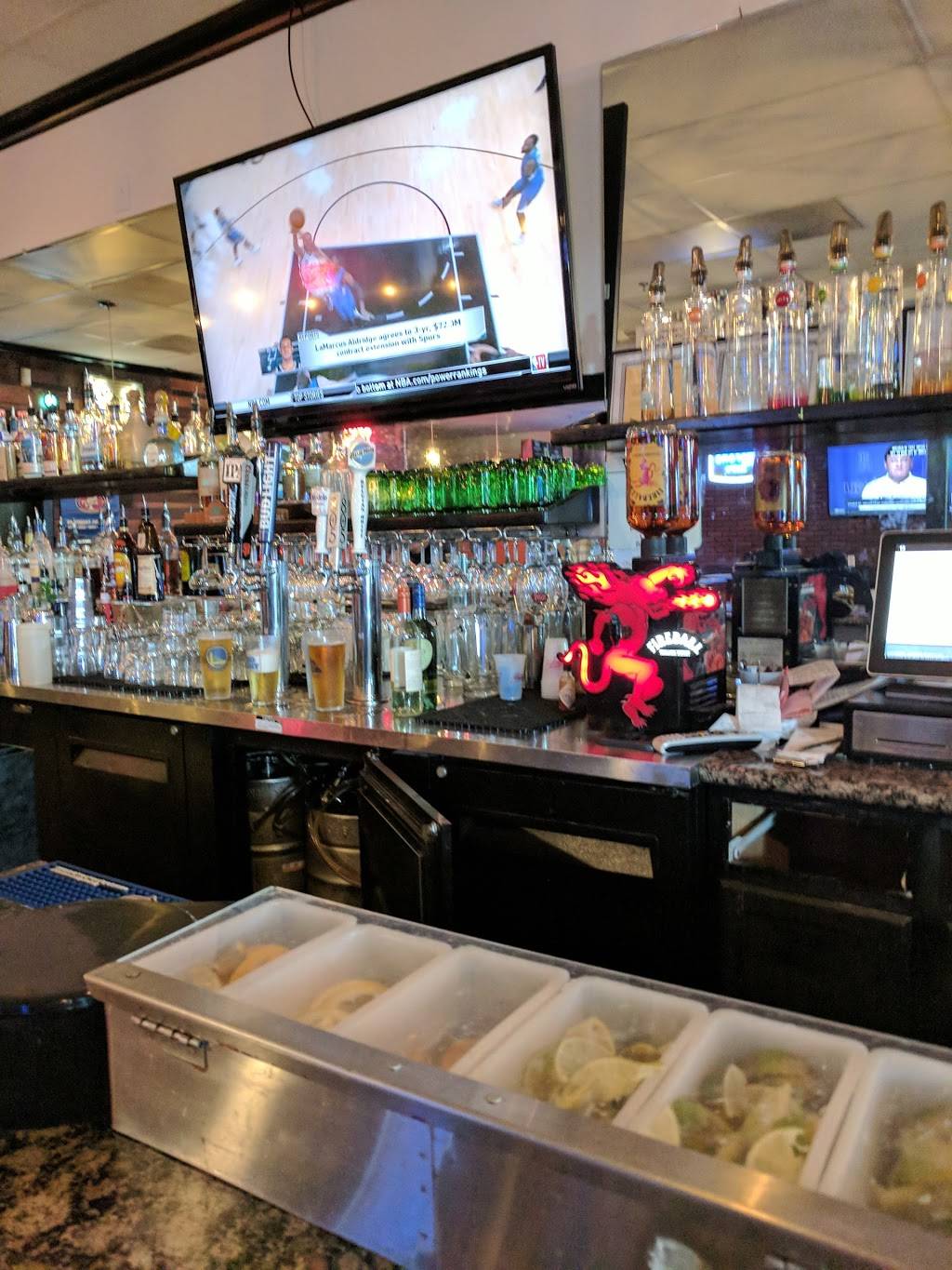 Chucks Place | restaurant | 1447 Historical Plaza Way, Manteca, CA 95336, USA | 2098236196 OR +1 209-823-6196