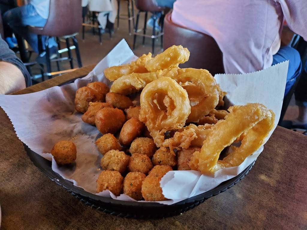 Cabin Fever Bar & Grill | restaurant | 5220 Trompeter Rd, Peru, IL 61354, USA | 8152241099 OR +1 815-224-1099