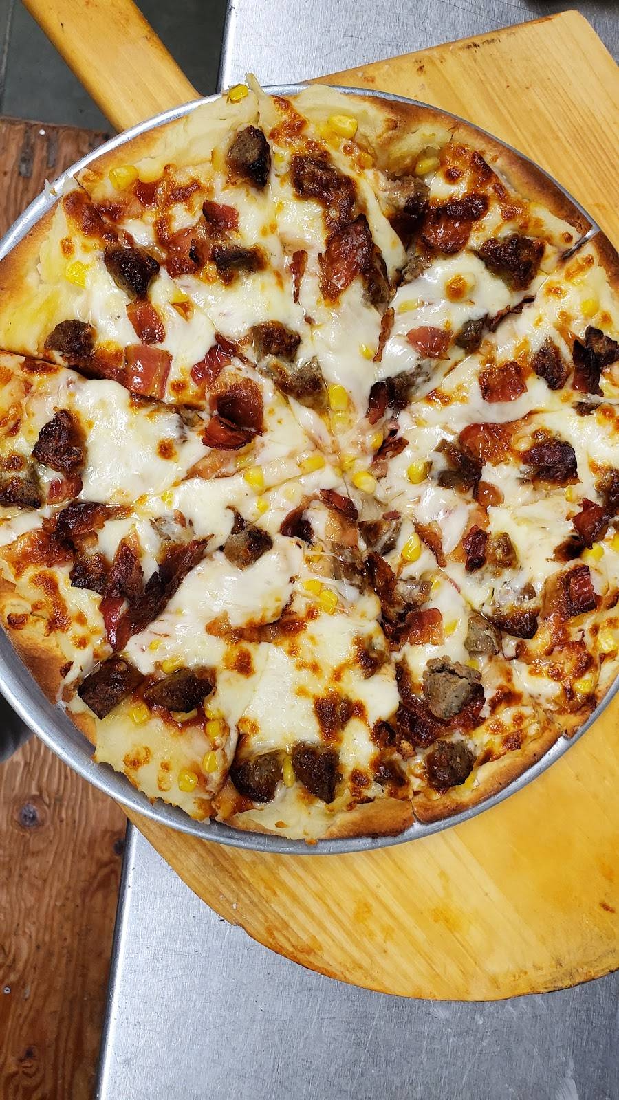 Di Carlos Pizza | restaurant | 330 N Springfield St, Virden, IL 62690, USA | 2179655323 OR +1 217-965-5323