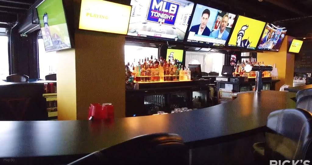 Locals On The Lakes | restaurant | 530 Portage Lakes Drive, Akron, OH 44319, USA | 3307945157 OR +1 330-794-5157