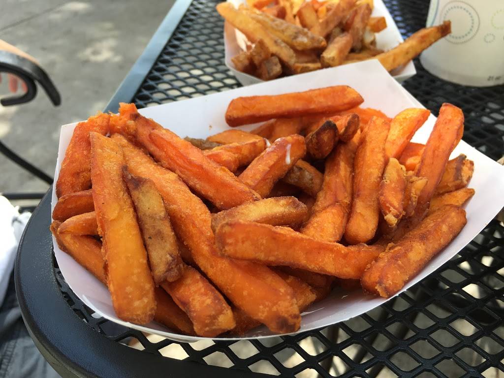 Slabtown Burgers | restaurant | 826 W Front St, Traverse City, MI 49684, USA | 2319321760 OR +1 231-932-1760