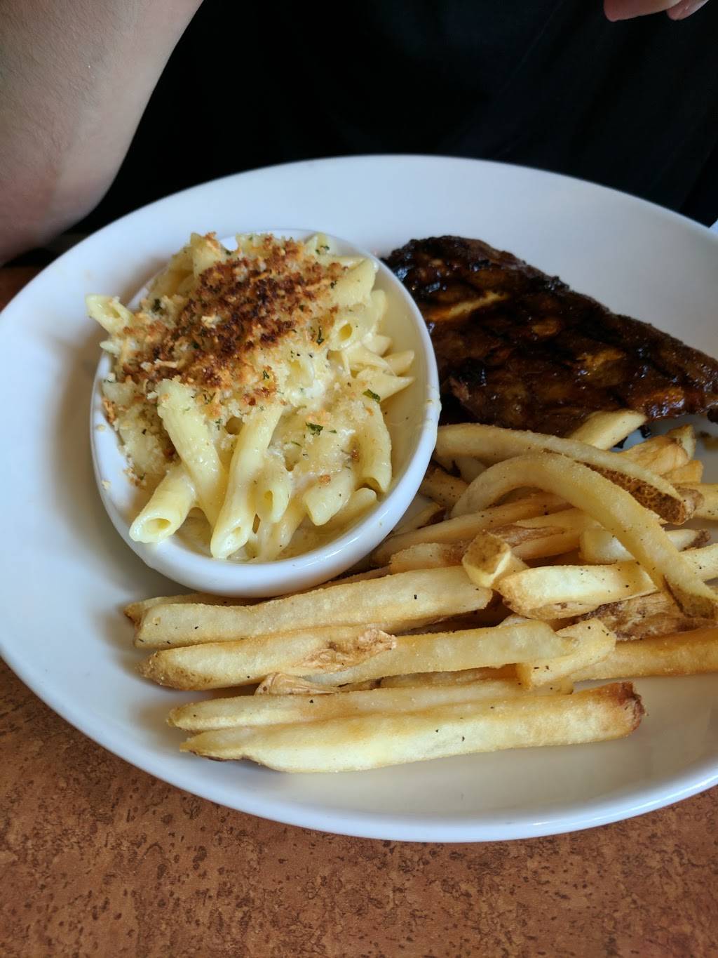 TGI Fridays | restaurant | 7910 Kew Ave, Rancho Cucamonga, CA 91739, USA | 9094630092 OR +1 909-463-0092