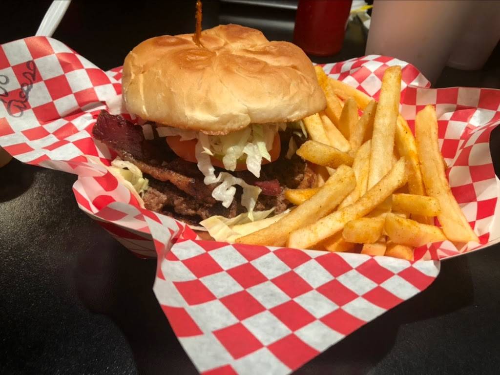 Mad Macks Burger | restaurant | 2933 Roosevelt Ave, San Antonio, TX 78214, USA | 2109221500 OR +1 210-922-1500