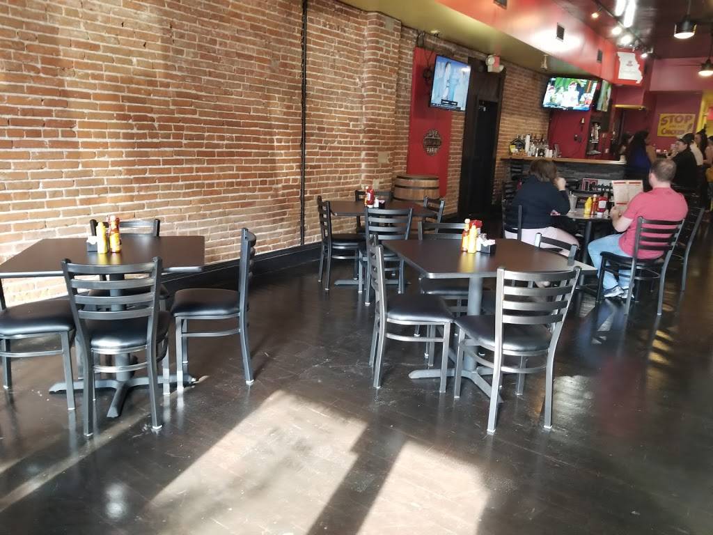 Chickens Place | restaurant | 142 N Main St, St Charles, MO 63301, USA | 6364931998 OR +1 636-493-1998