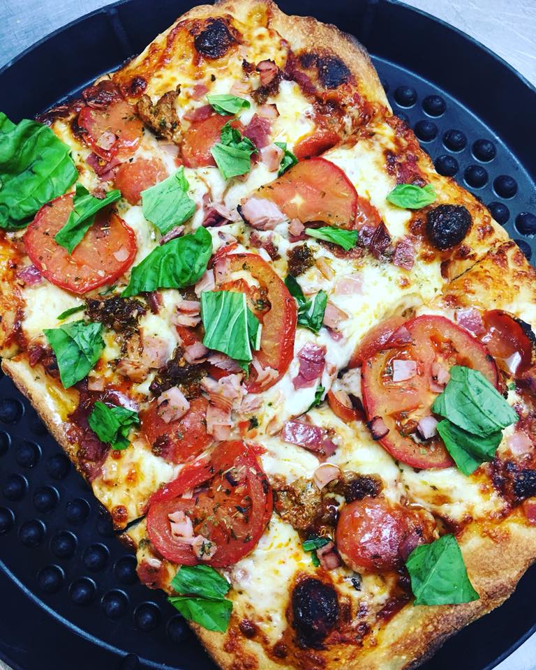 Naked City Pizza Paradise | restaurant | 4608 Paradise Rd, Las Vegas, NV 89169, USA | 7027222241 OR +1 702-722-2241