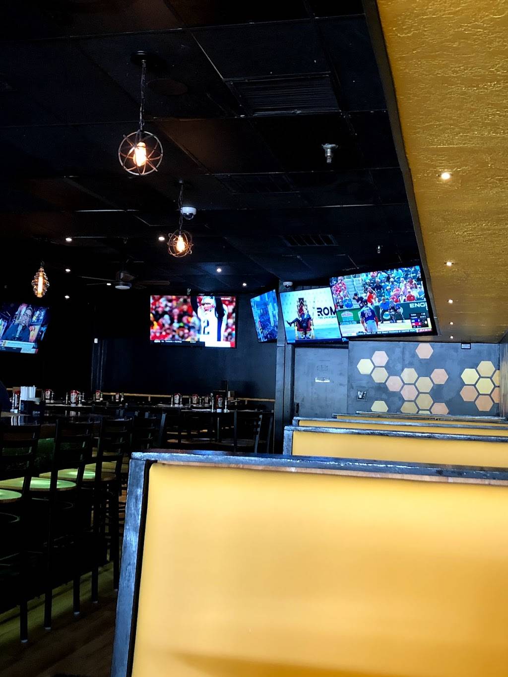 3BS Burgers, Bourbon, & Beer | restaurant | 1500 McMullen Booth Rd A13, Clearwater, FL 33759, USA | 7274747399 OR +1 727-474-7399