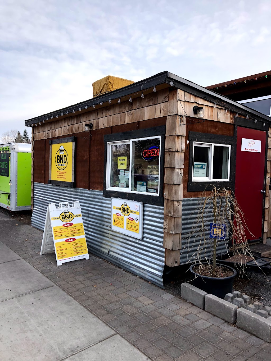 Bend Burgz N Dogz | restaurant | 745 NW Columbia St, Bend, OR 97701, USA | 5416681815 OR +1 541-668-1815