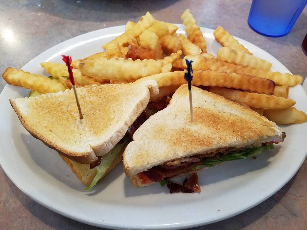 Star 34 Family Restaurant | restaurant | 336 W Church St, Sandwich, IL 60548, USA | 8157869898 OR +1 815-786-9898