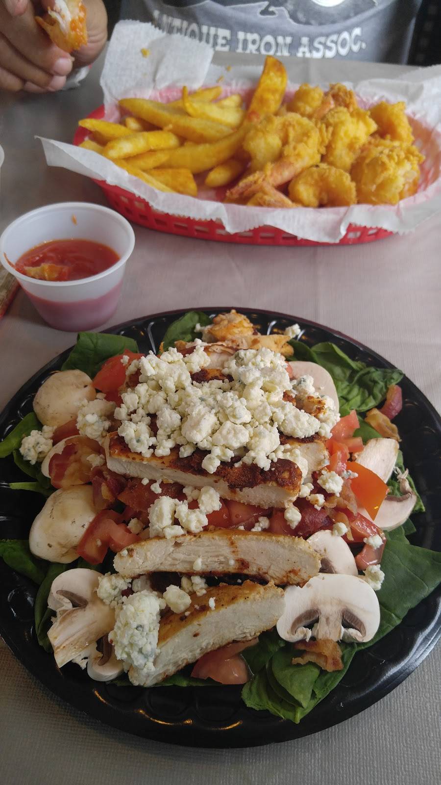 Rivercrest Lighthouse Marina Restaurant and Lounge | restaurant | 375 W Vaughn Dr, Madison, IN 47250, USA | 8122653280 OR +1 812-265-3280