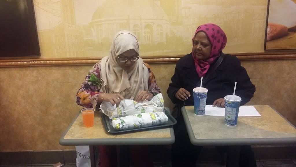 Subway Restaurants | restaurant | 168-16 Jamaica Ave, Jamaica, NY 11432, USA | 7182970236 OR +1 718-297-0236