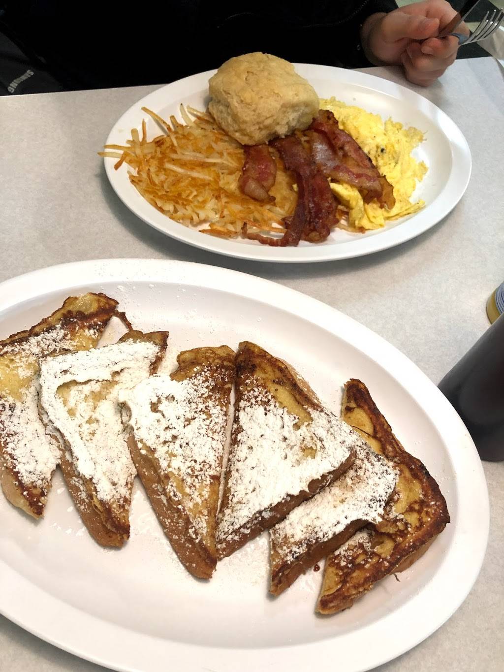 Leos Diner | restaurant | 333 N Orange Ave, Orlando, FL 32801, USA | 4074235367 OR +1 407-423-5367