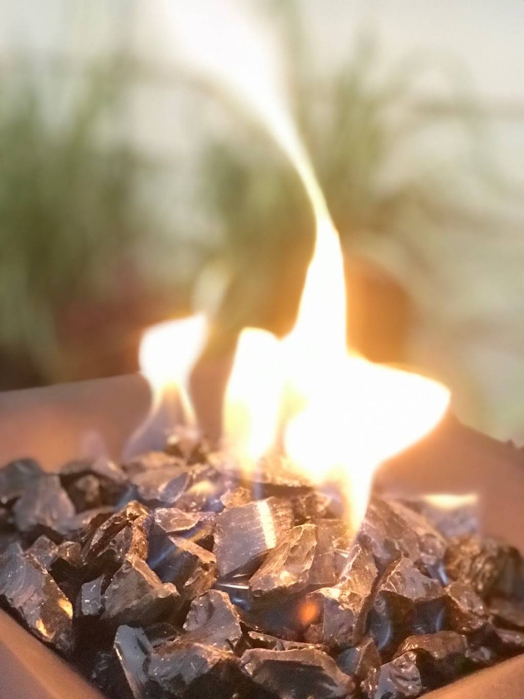 Lucas Local Oyster Bar | restaurant | 48 S Main St, Newtown, CT 06470, USA | 2034912992 OR +1 203-491-2992