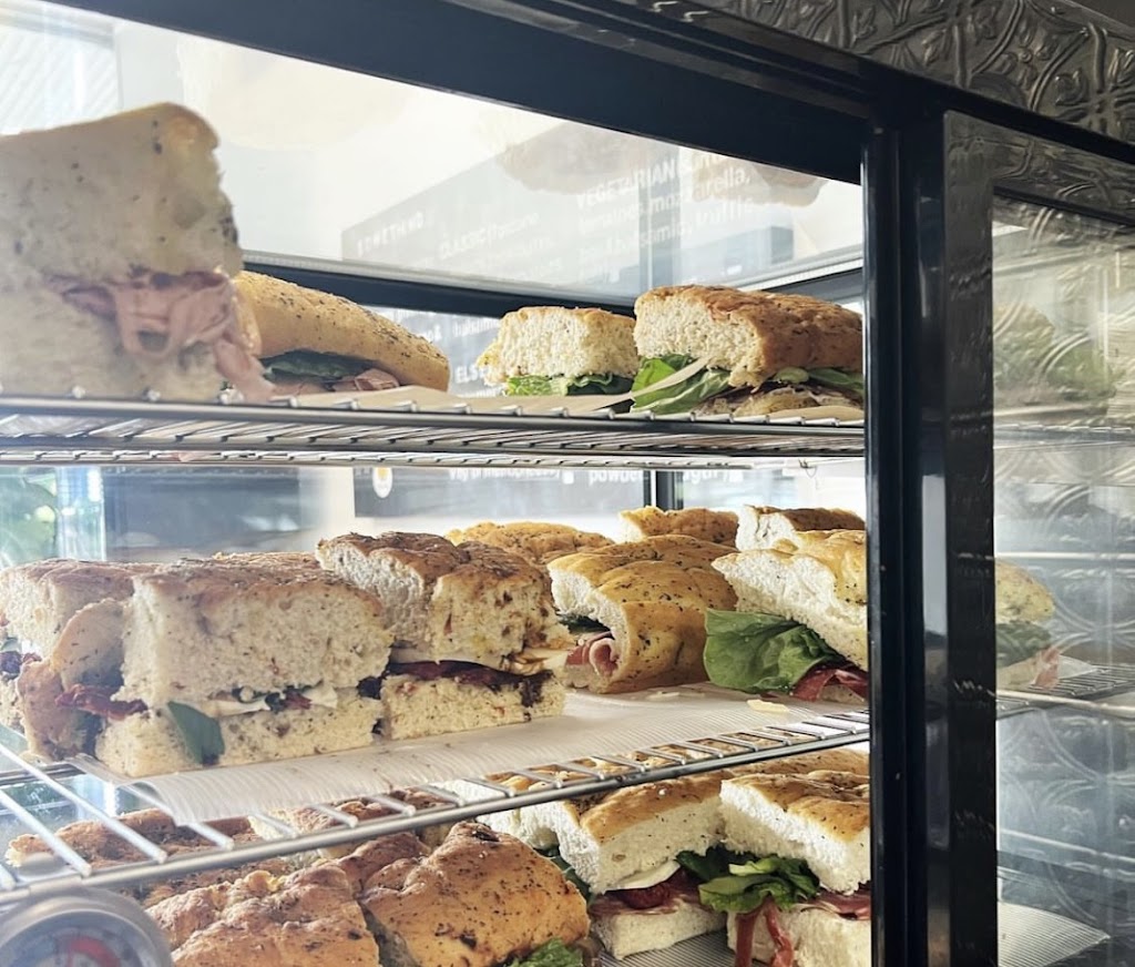 Cold Shoulder Gourmet | restaurant | 1684 Old Towne Rd, Charleston, SC 29407, USA | 8436424680 OR +1 843-642-4680