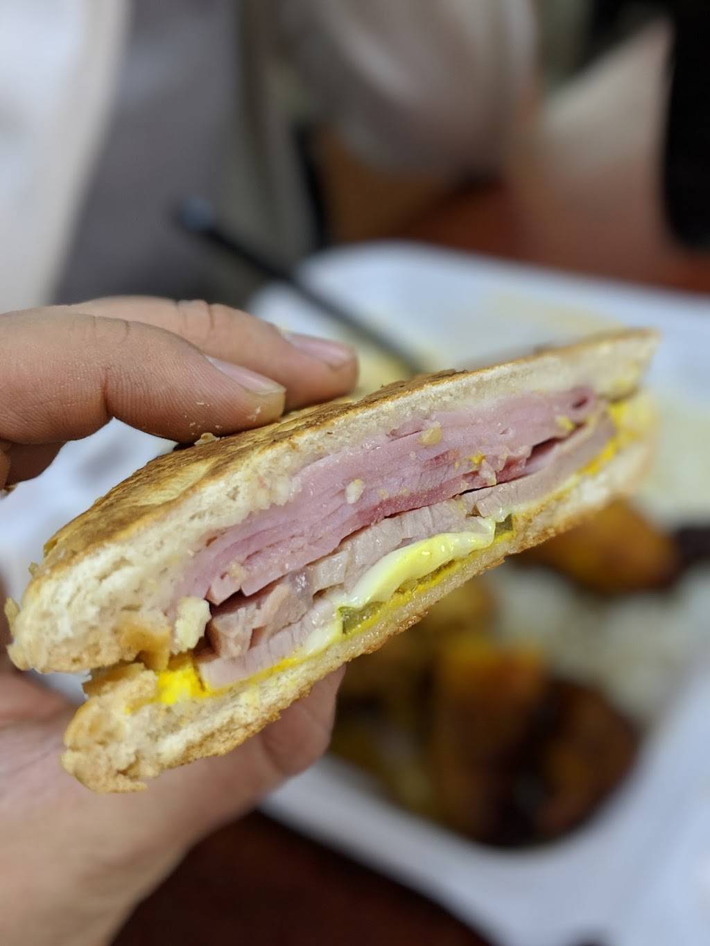 Cubans on the Run | meal takeaway | 2956 US-17, Casselberry, FL 32707, USA | 4073392272 OR +1 407-339-2272