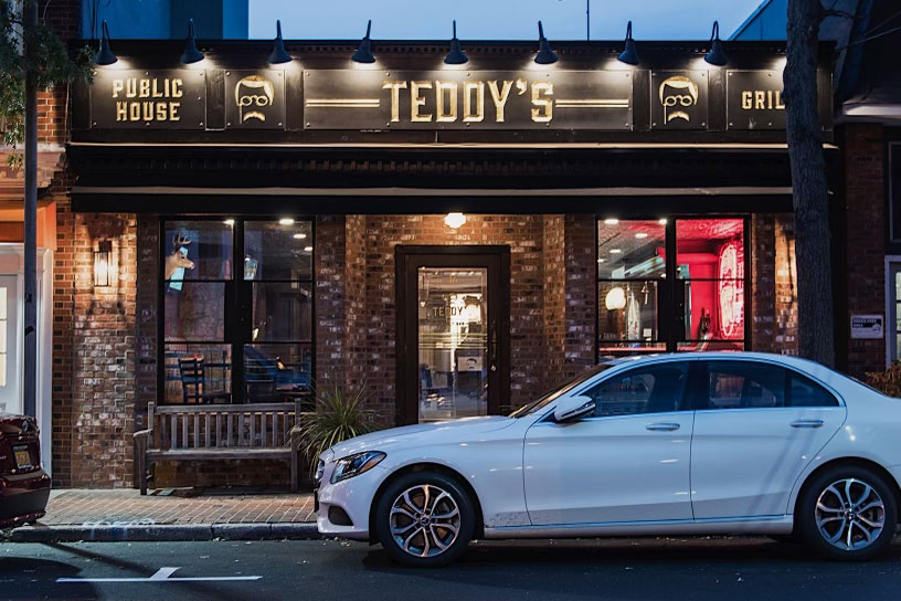 Teddys Bully Bar | restaurant | 46 Audrey Ave, Oyster Bay, NY 11771, USA | 5164085339 OR +1 516-408-5339