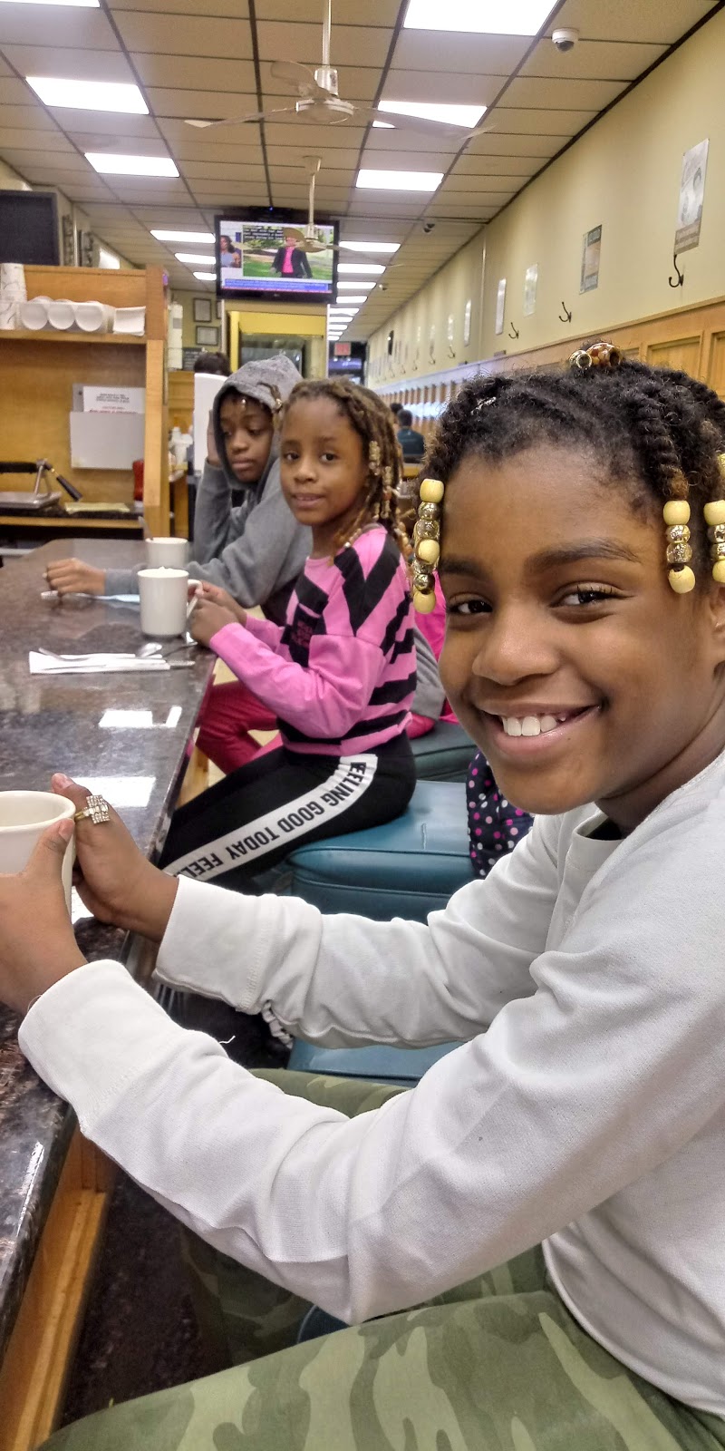 Petes Donut Shop | restaurant | 3725a E Tremont Ave, Bronx, NY 10465, USA | 7188228240 OR +1 718-822-8240