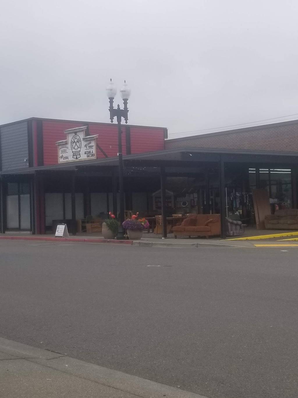 Center Street Junction - Mercantile and More | restaurant | 101 Mashell Ave N, Eatonville, WA 98328, USA | 3608322526 OR +1 360-832-2526