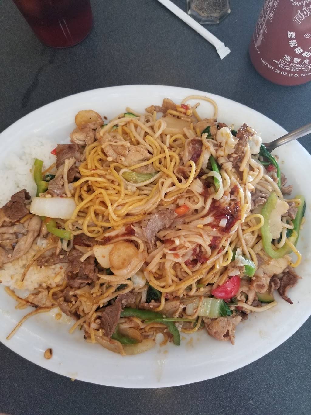 Khans Mongolian Grill | restaurant | 15858 1st Ave S #107, Burien, WA 98148, USA | 2069883893 OR +1 206-988-3893