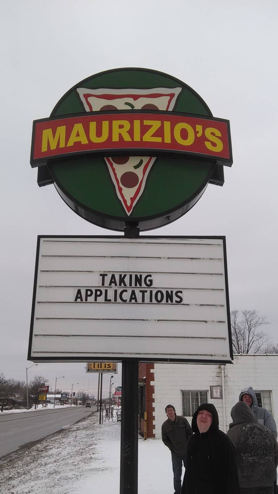 Maurizios Pizza East | restaurant | 2940 Wabash Ave, Terre Haute, IN 47803, USA | 8122320633 OR +1 812-232-0633