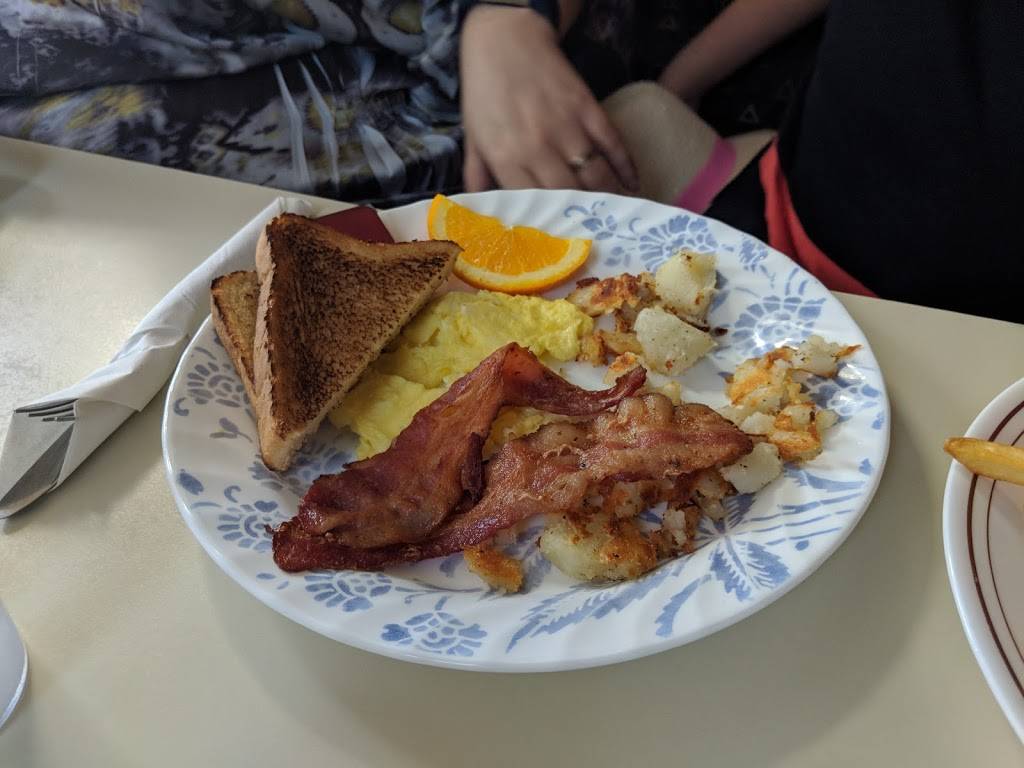 Donna Maes Diner | restaurant | 215 Eugenie St W, Windsor, ON N8X 2X7, Canada | 5199692233 OR +1 519-969-2233