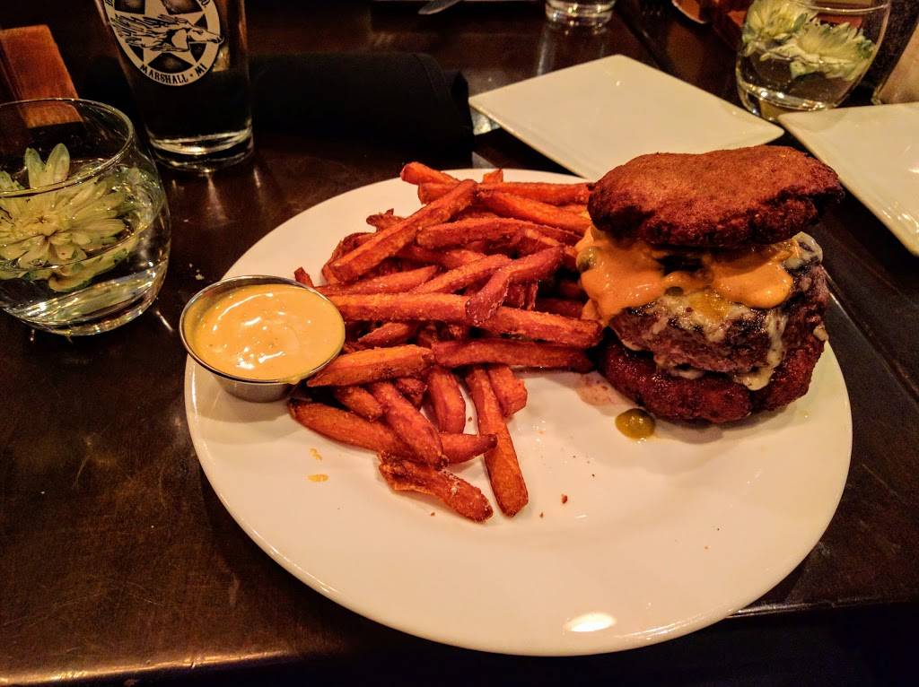 Bainbridge Street Barrel House | restaurant | 625-627 S 6th St, Philadelphia, PA 19147, USA | 2673243553 OR +1 267-324-3553