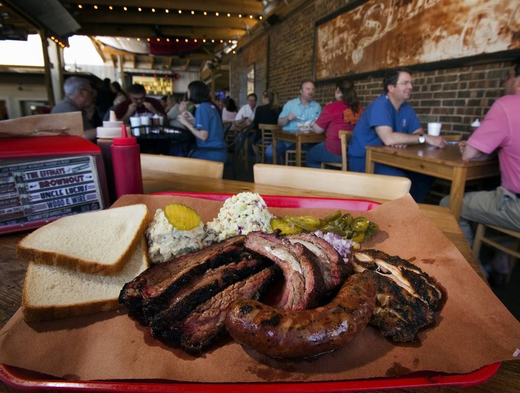 Stanley’s Famous Pit Bar-B-Q | restaurant | 525 S Beckham Ave, Tyler, TX 75702, USA | 9035930311 OR +1 903-593-0311