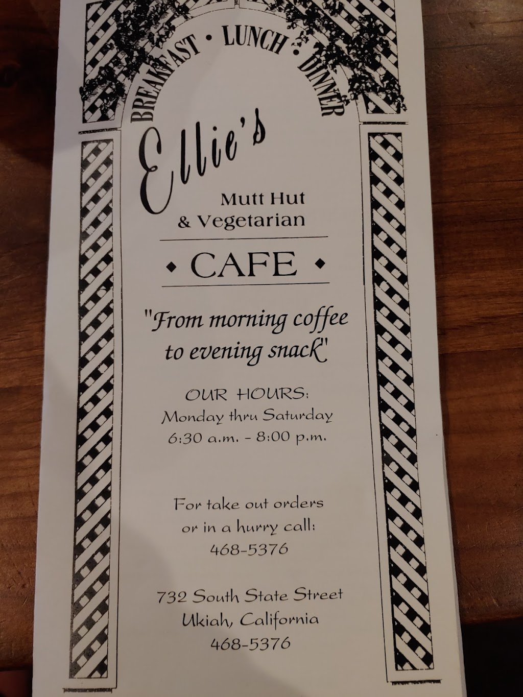 Ellies Mutt Hut & Vegetarian | cafe | 732 S State St, Ukiah, CA 95482, USA | 7074685376 OR +1 707-468-5376