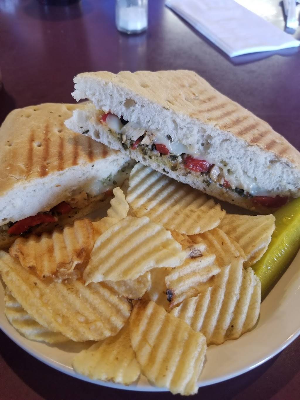 Cafe Royal | cafe | 1451 S Memorial Dr, New Castle, IN 47362, USA | 7655930454 OR +1 765-593-0454