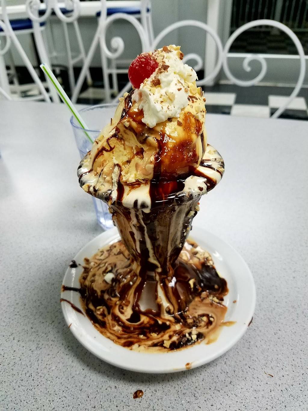 Leatherbys Family Creamery | restaurant | 2333 Arden Way, Sacramento, CA 95825, USA | 9169208382 OR +1 916-920-8382