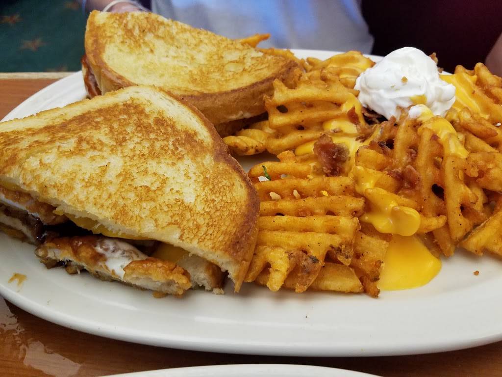 Friendlys | restaurant | 1700 Burrstone Rd, New Hartford, NY 13413, USA | 3157334508 OR +1 315-733-4508