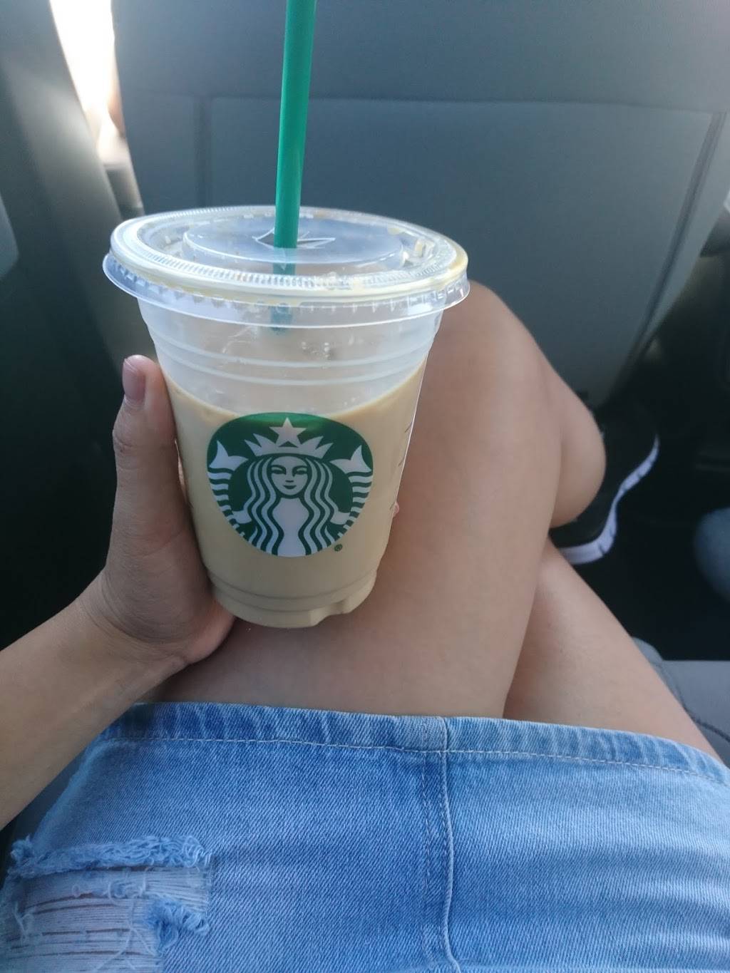 Starbucks | cafe | 325 E F St D, Oakdale, CA 95361, USA | 2098452145 OR +1 209-845-2145